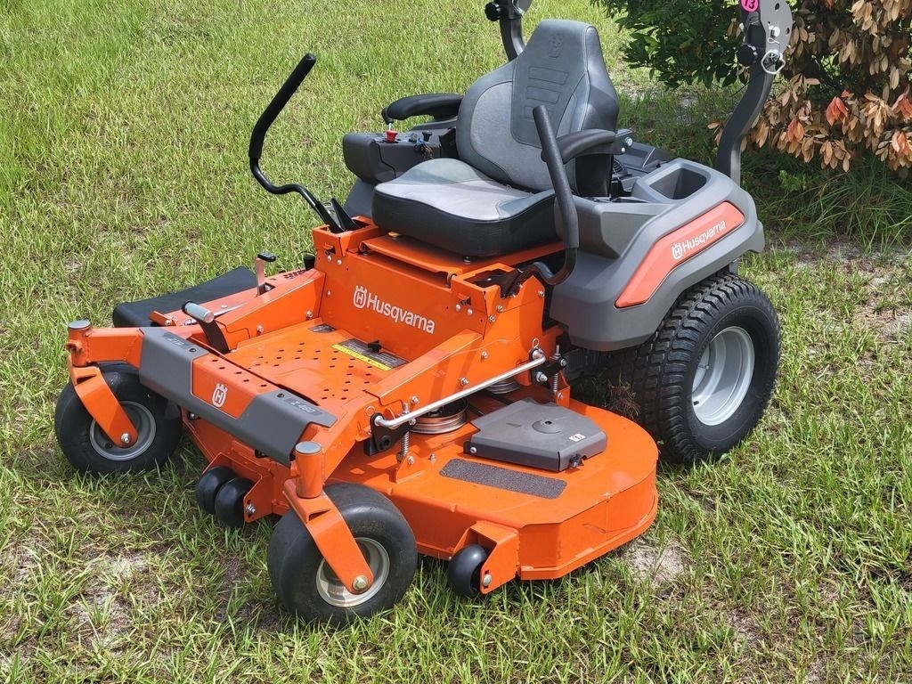 who builds the husqvarna zero turns