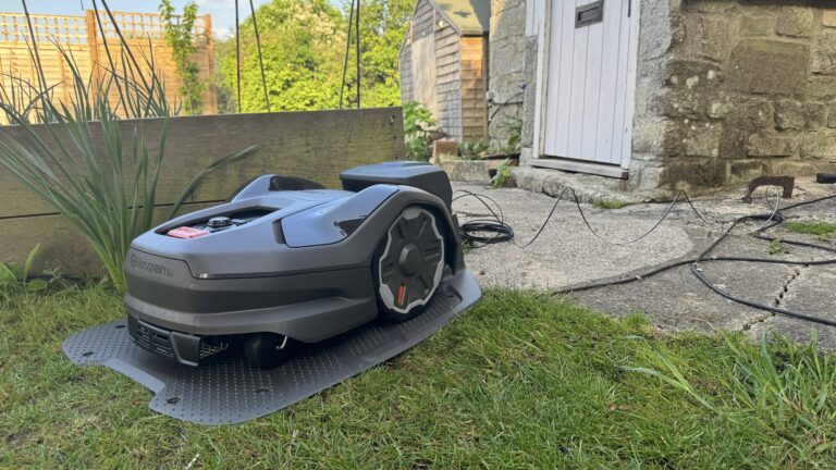 6 Mistakes Everyone Makes With Robot Lawn Mowers T3