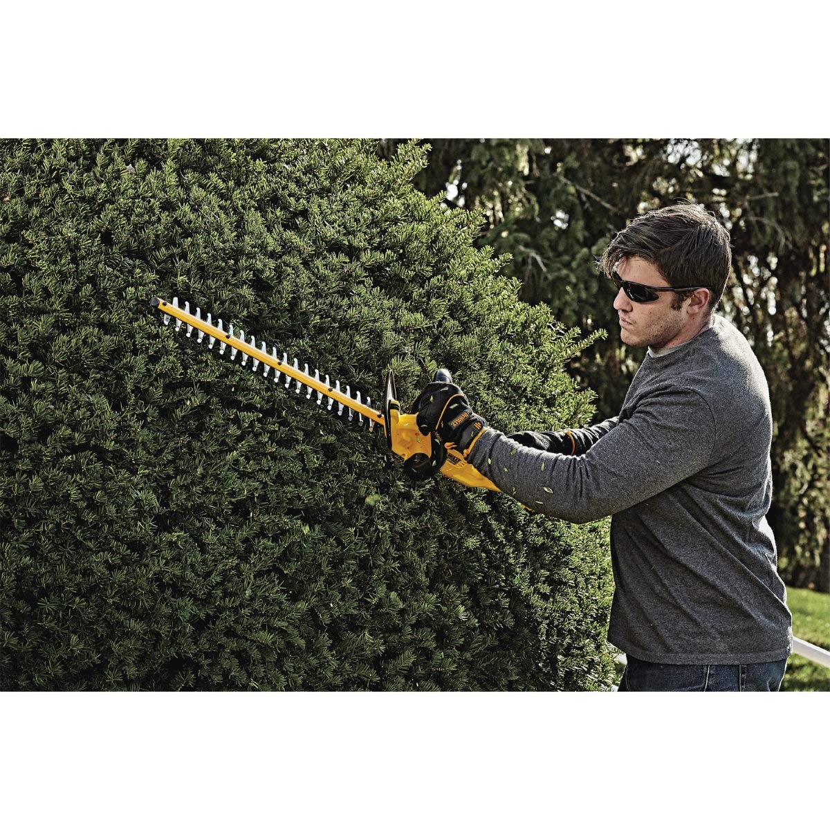 Amazon DEWALT 20V MAX Cordless Hedge Trimmer 5 0 Ah 22 Inch DCHT820P1 Patio Lawn U0026 Garden