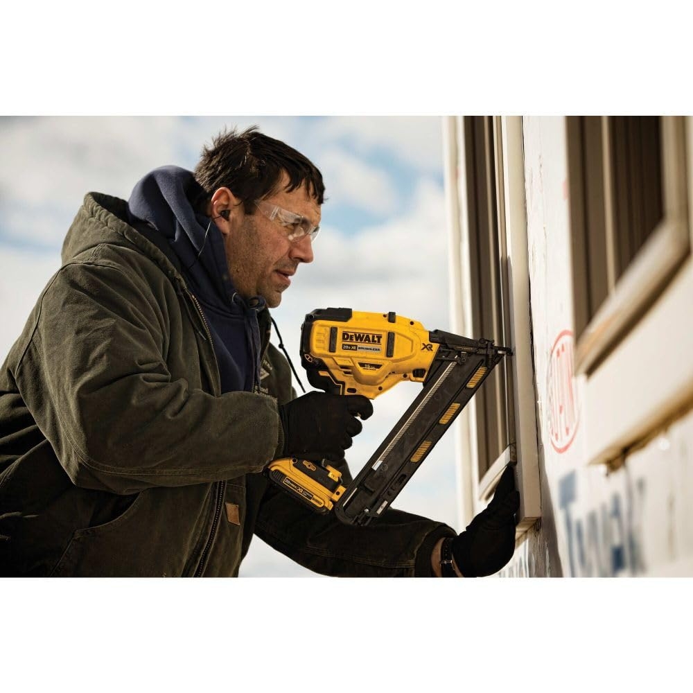 Amazon DEWALT 20V MAX Finish Nailer Angled 15GA DCN650B Tools Home Improvement