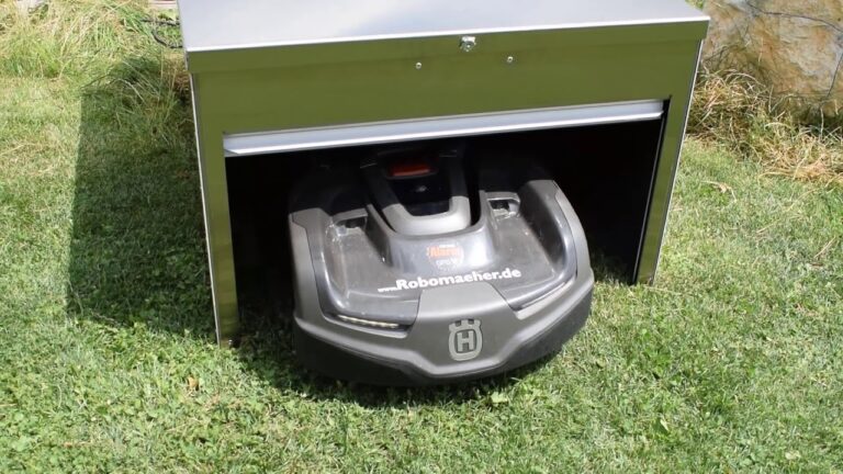 Automower 435x Awd Andockvorgang Rolltorgarage XL YouTube