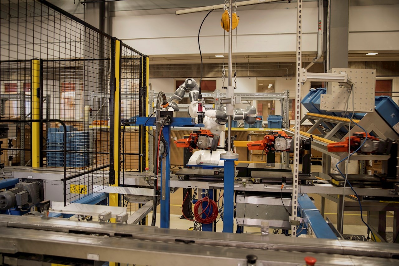 Chainsaw Manufacturer Chooses ABB Collaborative Robots To Help Improve Flexibility And Competitiveness News Center
