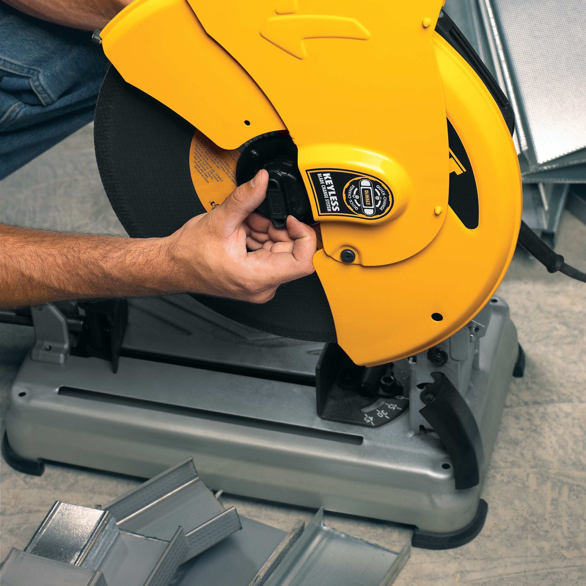 DEWALT 15 Amp 14 in Metal Base Chop Saw