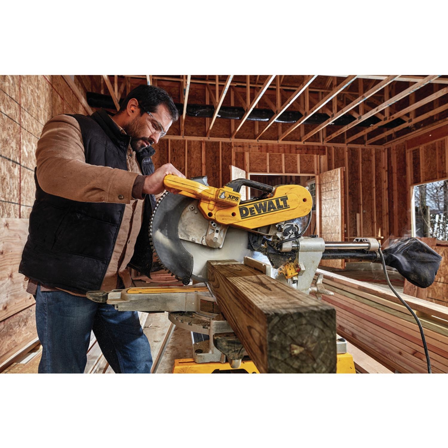 DeWalt 15 Amps 12 In Corded Dual Bevel Sliding Compound Miter Saw