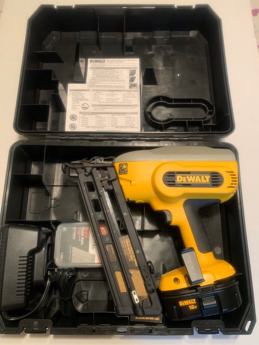 DEWALT 16 Gauge 2 1 2 18V ANGLED FINISH NAILER KIT Model No DC618K NEW EBay