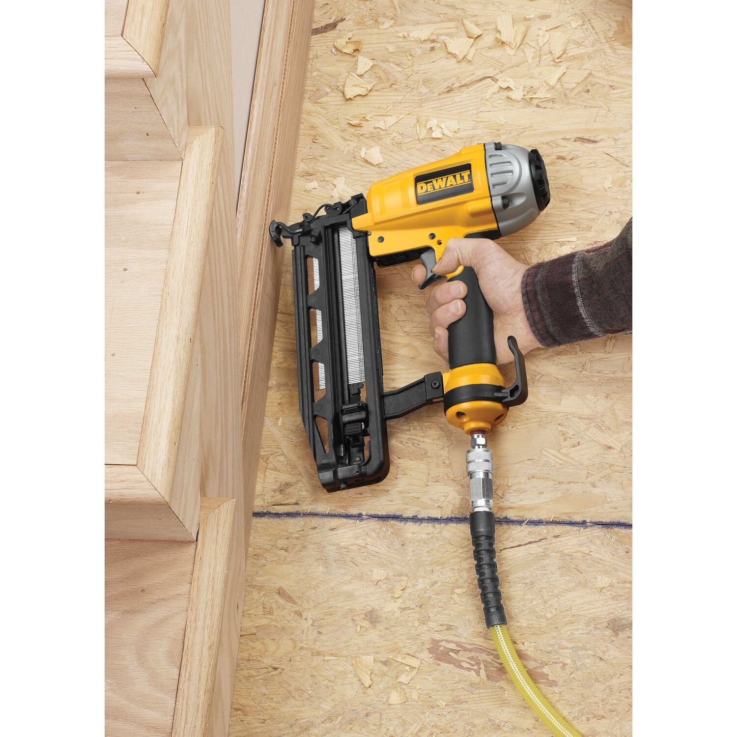 DEWALT 2 5 in 16 Gauge Pneumatic Finish Nailer In The Finish Nailers Department At Lowes