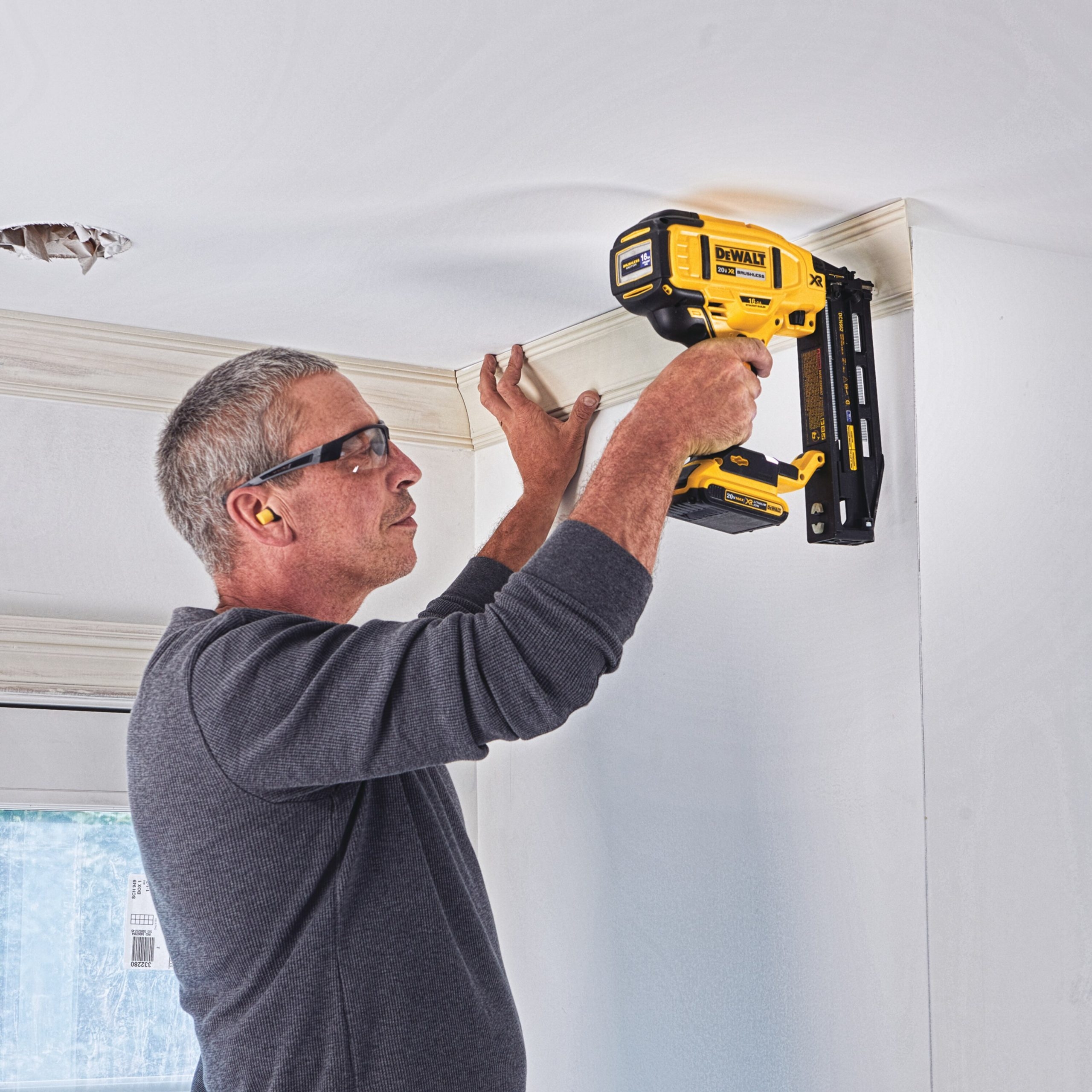 dewalt 20 volt finish nailer