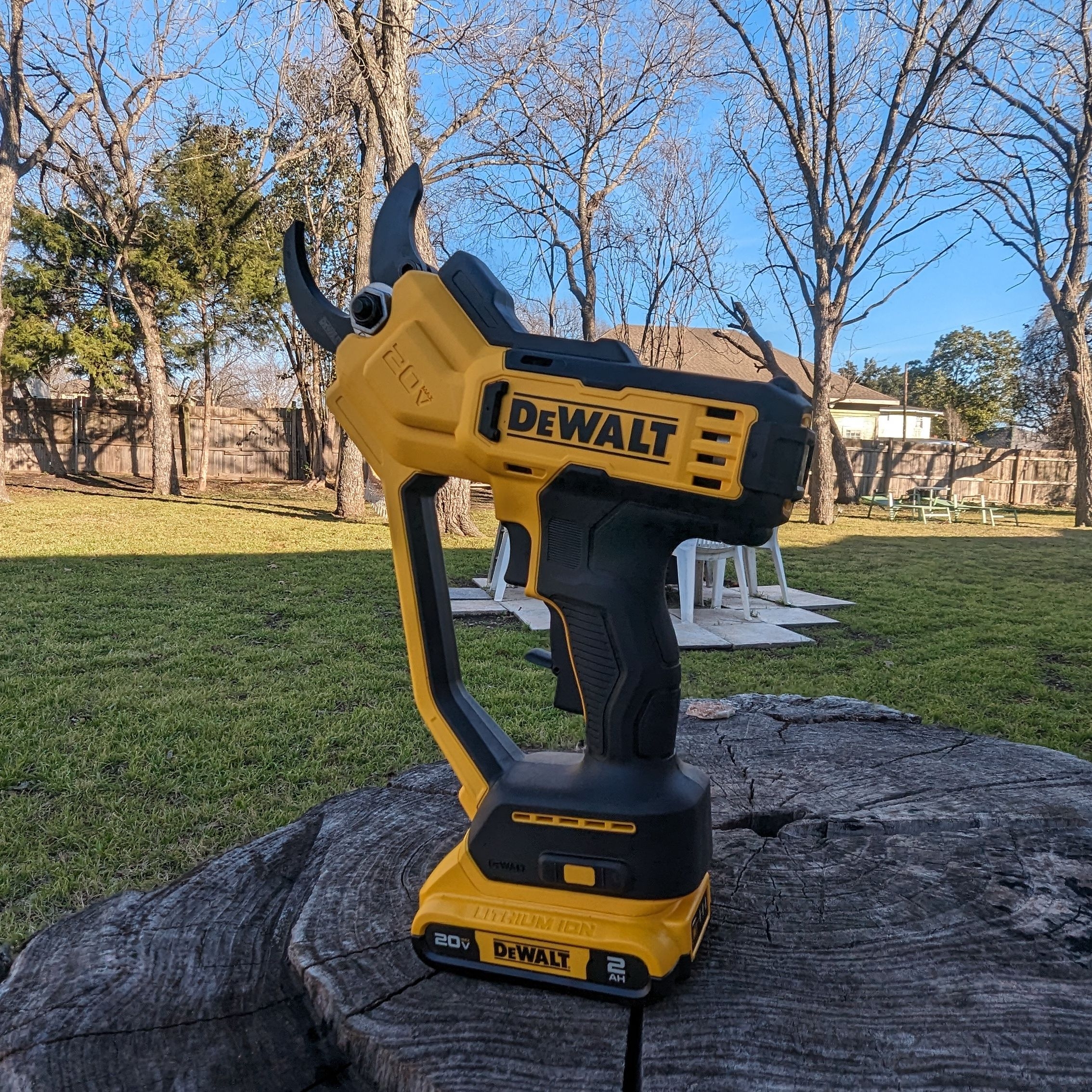 DeWalt 20V MAX 1 1 2 In Cordless Pruner Review Top Ten Reviews
