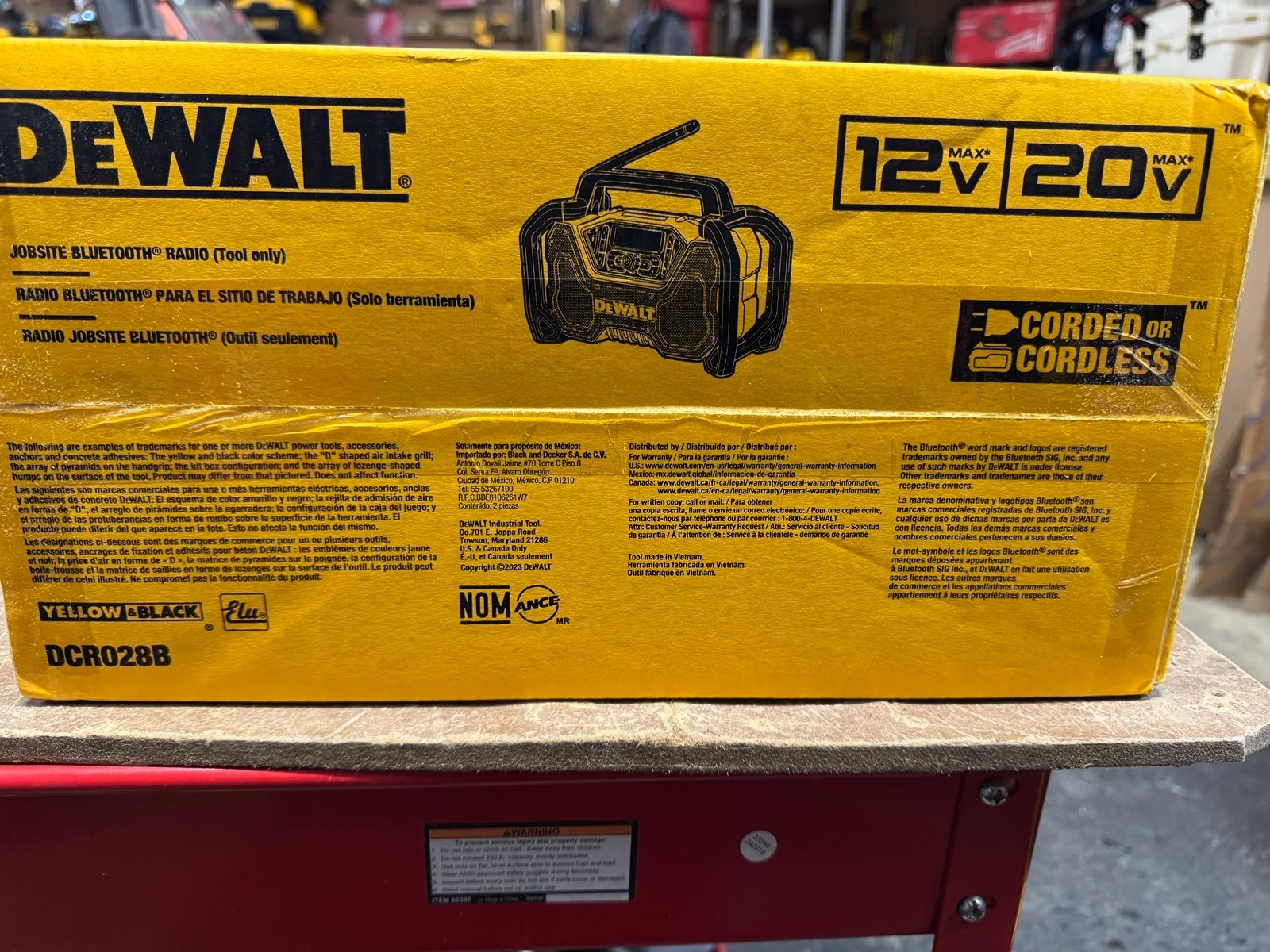 dewalt 20v max compact cordless bluetooth radio