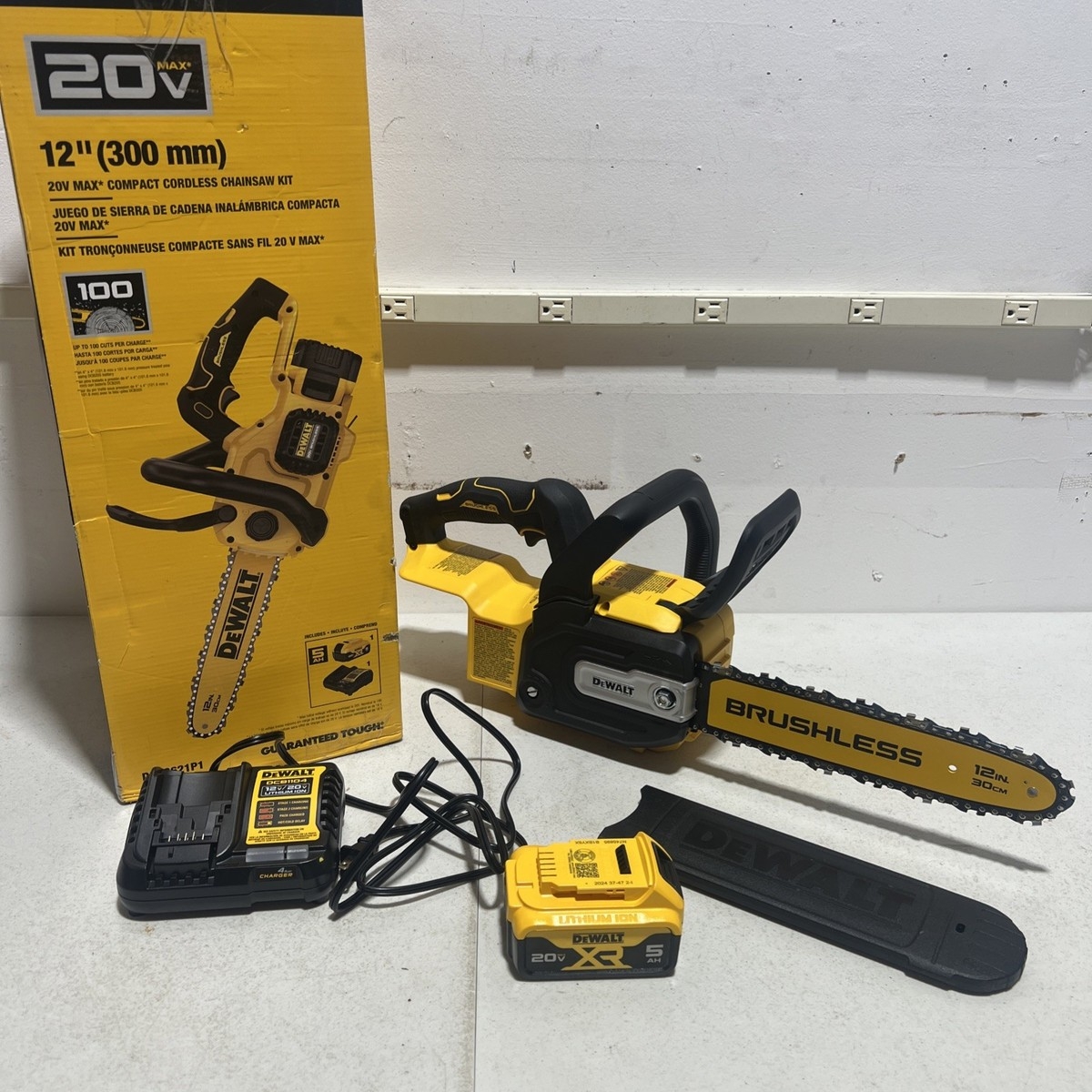 DeWalt 20V MAX DCCS621P1 12 20 V Battery Chainsaw Kit Battery U0026 Charger EBay