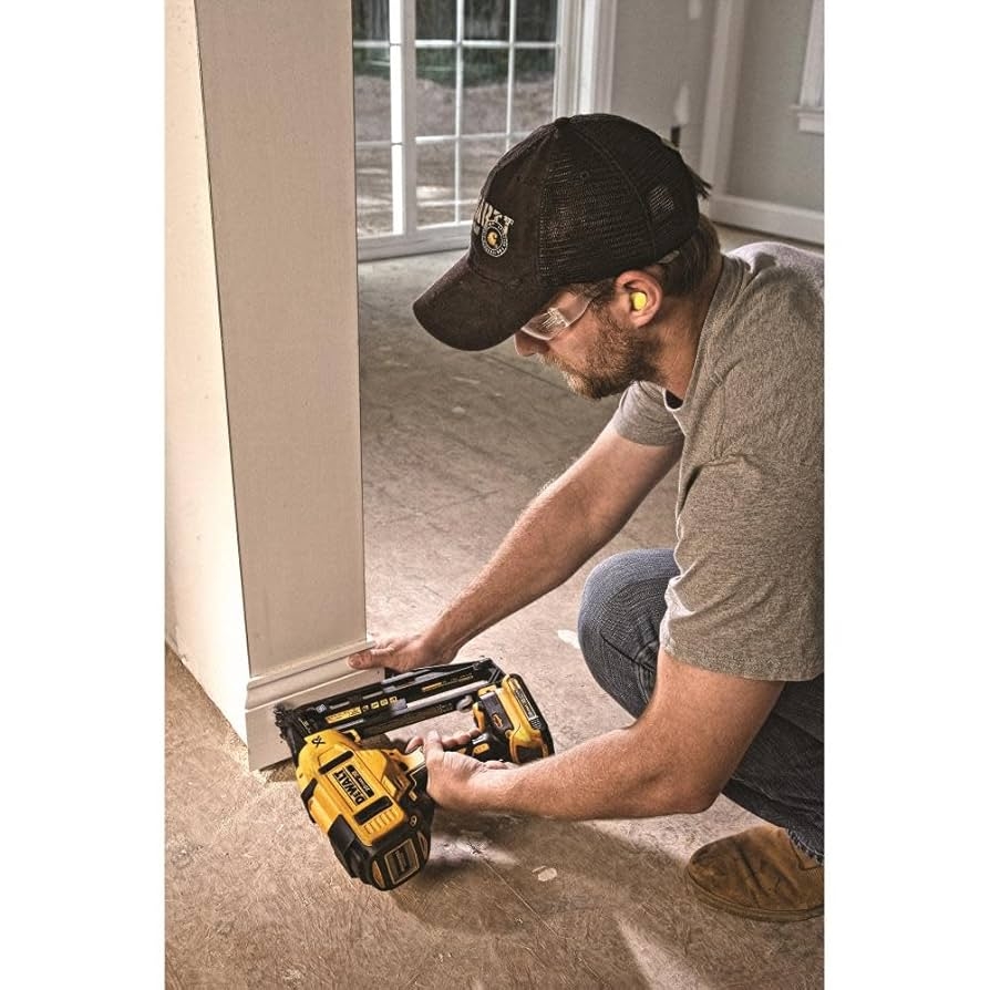 DEWALT 20V MAX XR Finish Nailer Angled 16GA DCN660D1 Amazon