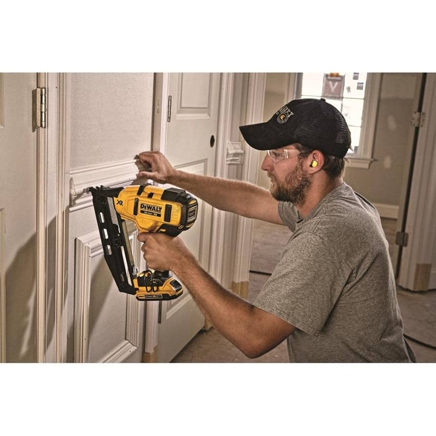 DEWALT 20V MAX XR Finish Nailer Angled 16GA DCN660D1 Amazon