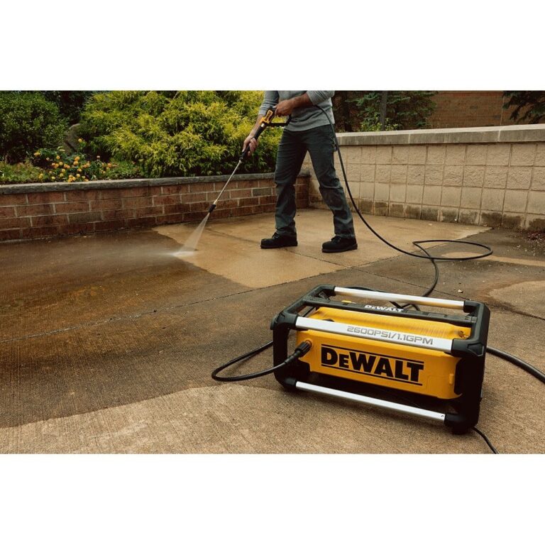 DEWALT 2600 PSI 1 1 GPM Electric Cold Water Pressure Washer With 4 Spray Nozzles
