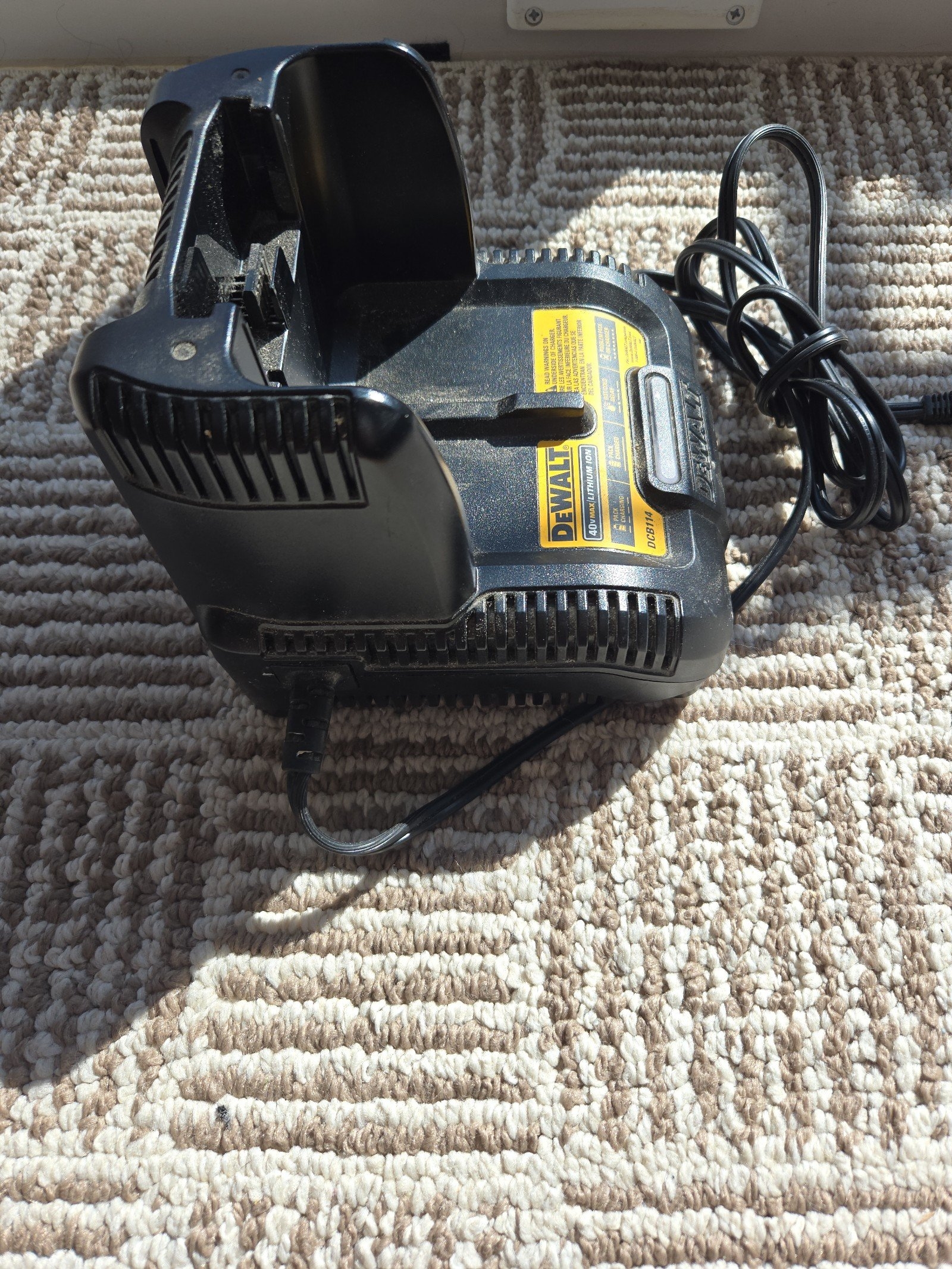 dewalt 40v battery charger