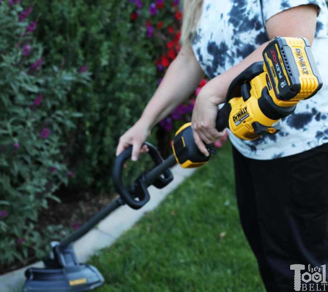 dewalt hedge trimmer 60v