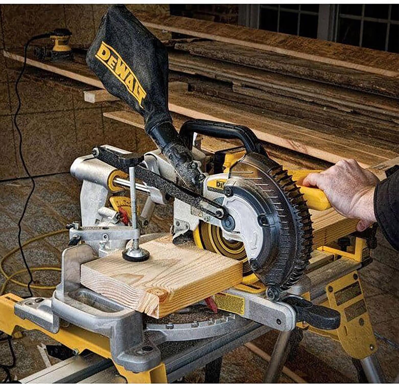 DEWALT 7 1 4 in 20 volt Max Single Bevel Sliding Compound Cordless Miter Saw