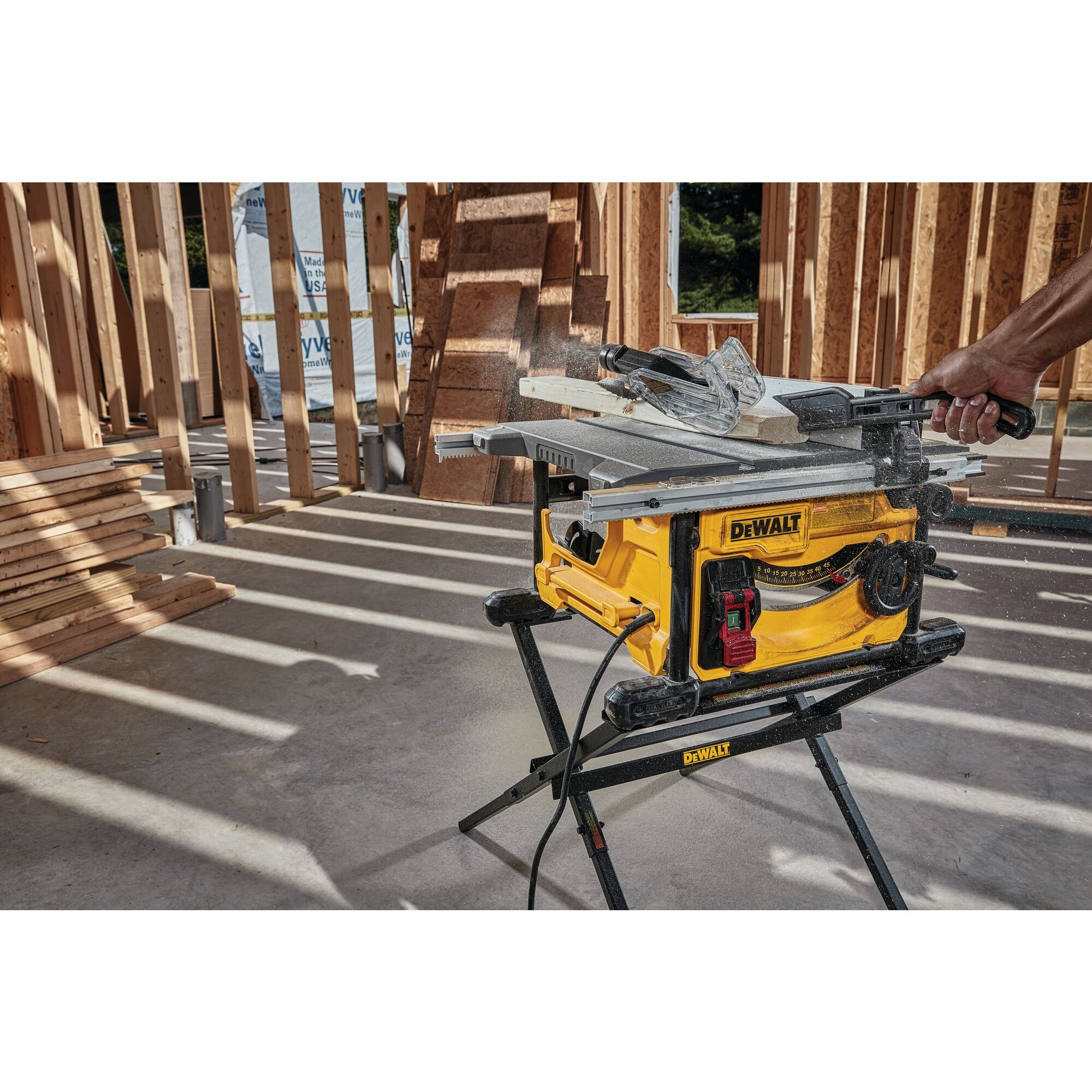 DEWALT 8 25 in 15 Amp Corded Portable Jobsite Table Saw DWE7485 At Lowes