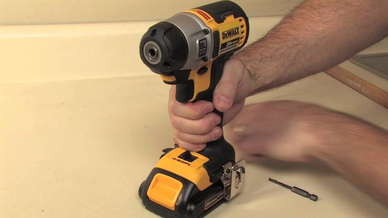 how to change drill bit dewalt