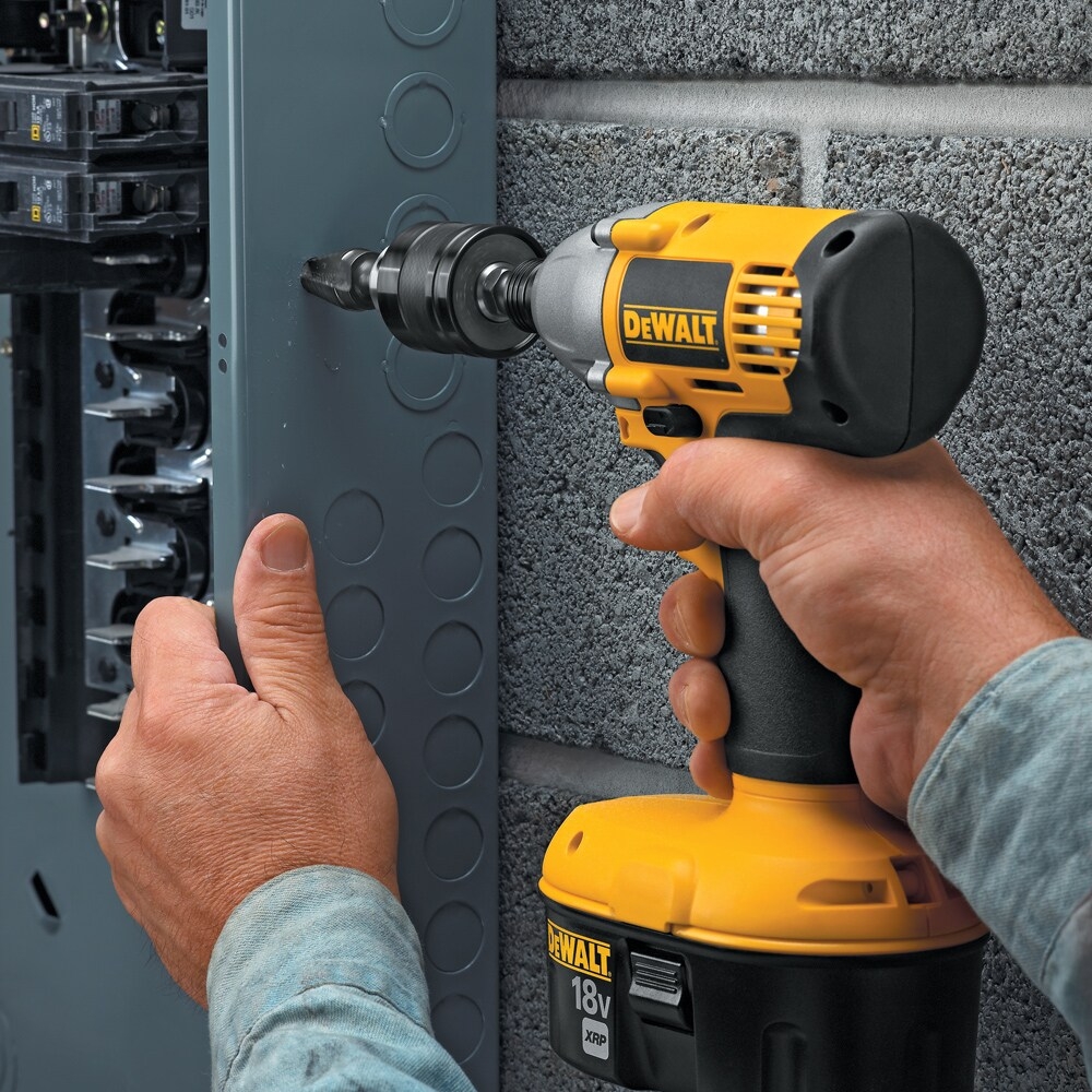 how to open dewalt chuck