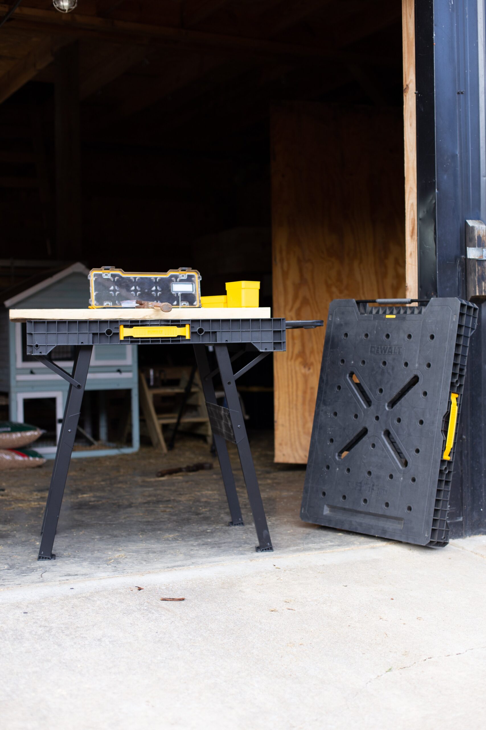 DeWalt Compact Jobsite Table Saw And 33 In Folding Portable 