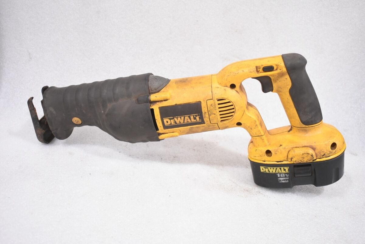 DEWALT DC385 VARIABLE SPEED RECIPROCATING SAW XRP TYPE 2 18VDC W XRP BATTERY