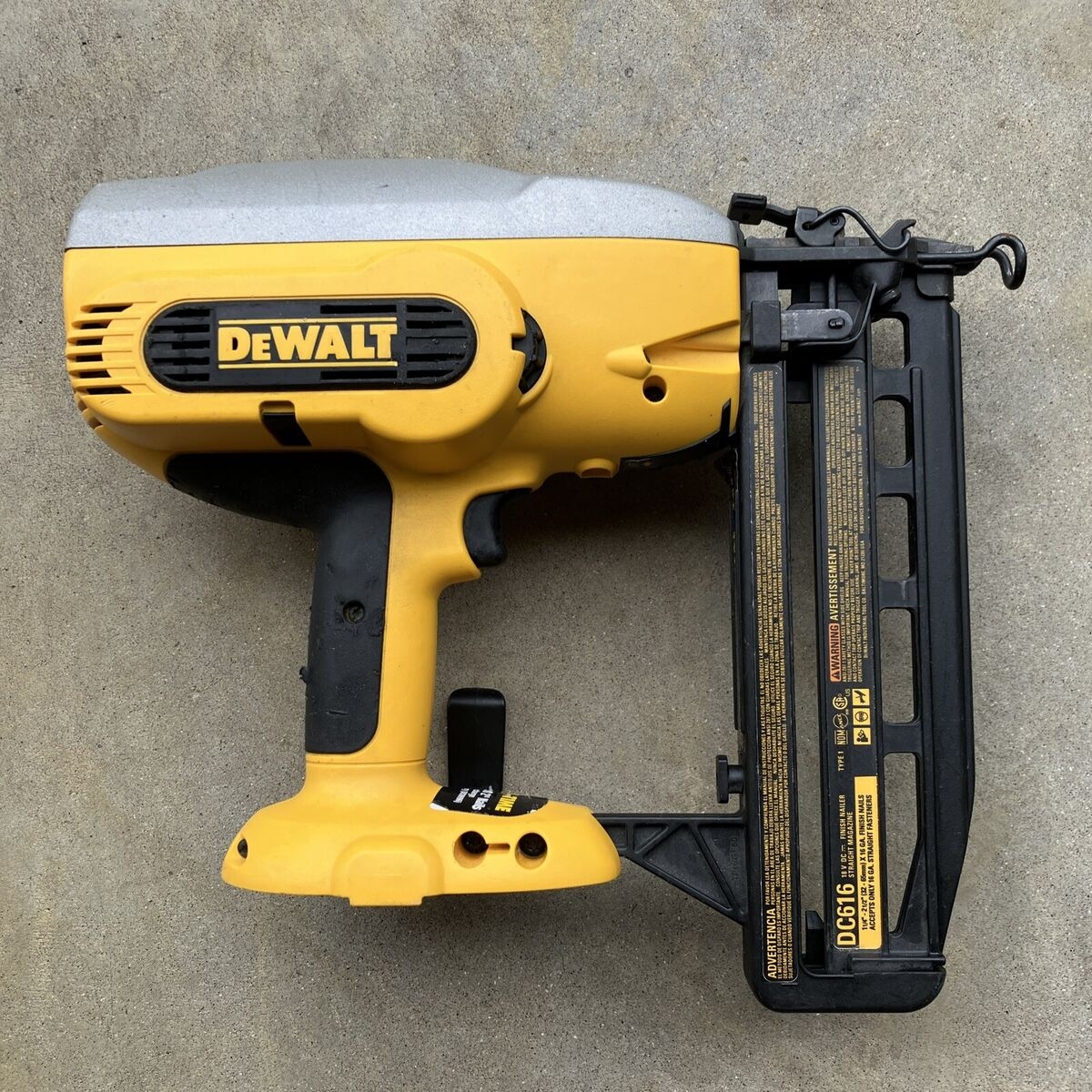 DeWalt DC616 Cordless 18V 16G Straight Mag Finish Nailer FOR PARTS REPAIR ONLY