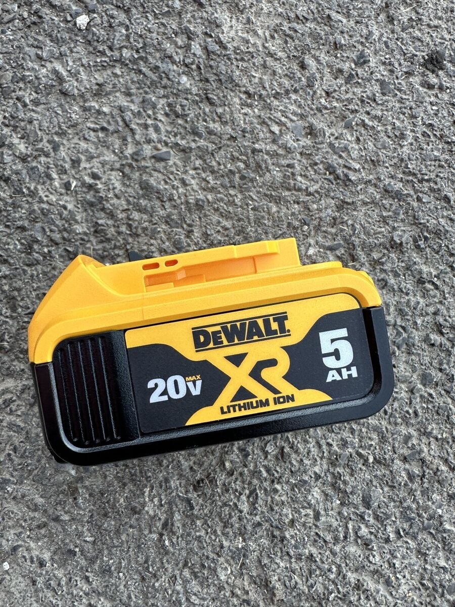 DeWalt DCB205 XR 5AH 20 Volt MAX Lithium Ion Power Tool Battery Code Date 2022 EBay