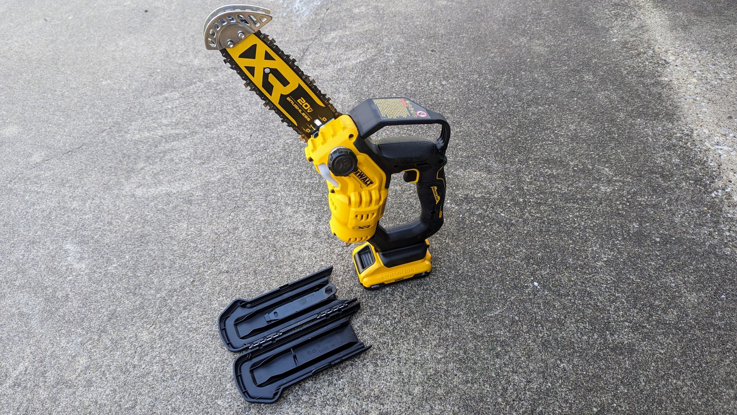 DeWalt DCCS623B 20V MAX 8 In Brushless Cordless Battery Powered Pruning Chainsaw Review Top Ten Reviews