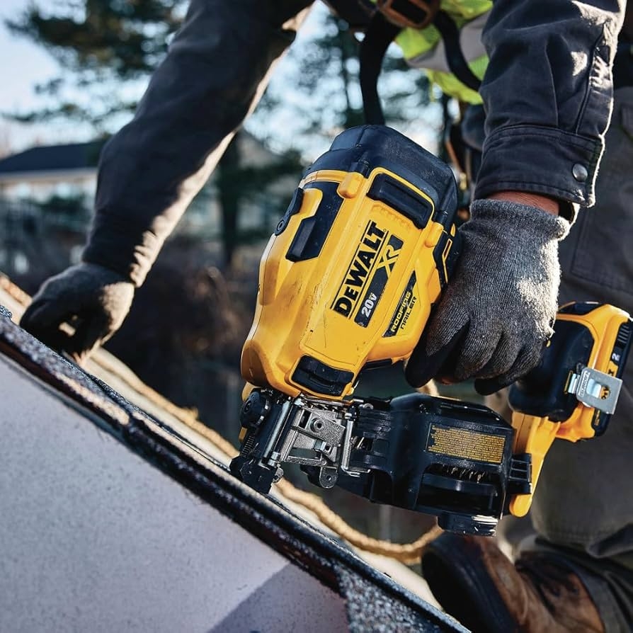 DeWALT DCN45RND1 20V 15 Degrees Lithium Ion Cordless Coil Roofing Nailer Kit Amazon