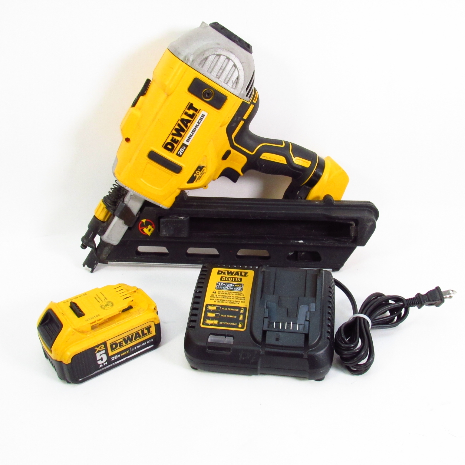 DeWalt DCN692 20V XR Li Ion Brushless 30 Degree Paper Type Framing Nailer Kit