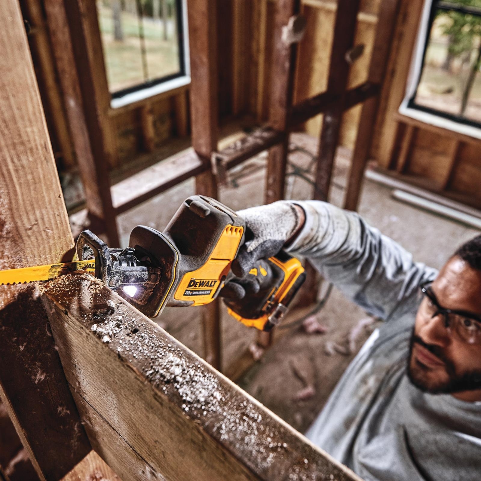dewalt one handed reciprocating saw