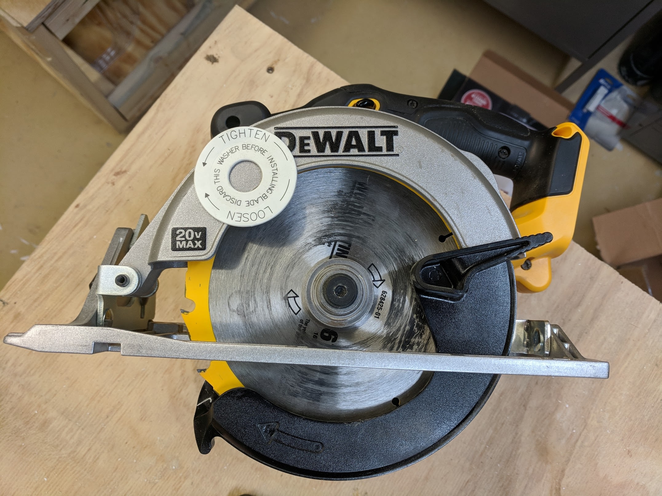 Dewalt DCS391 Can t Change Blade On Circular Saw Because Of Stuck Blade Clamping Screw Home Improvement Stack Exchange