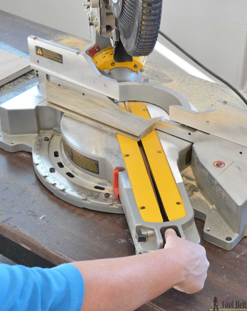 dewalt miter saw how to change blade
