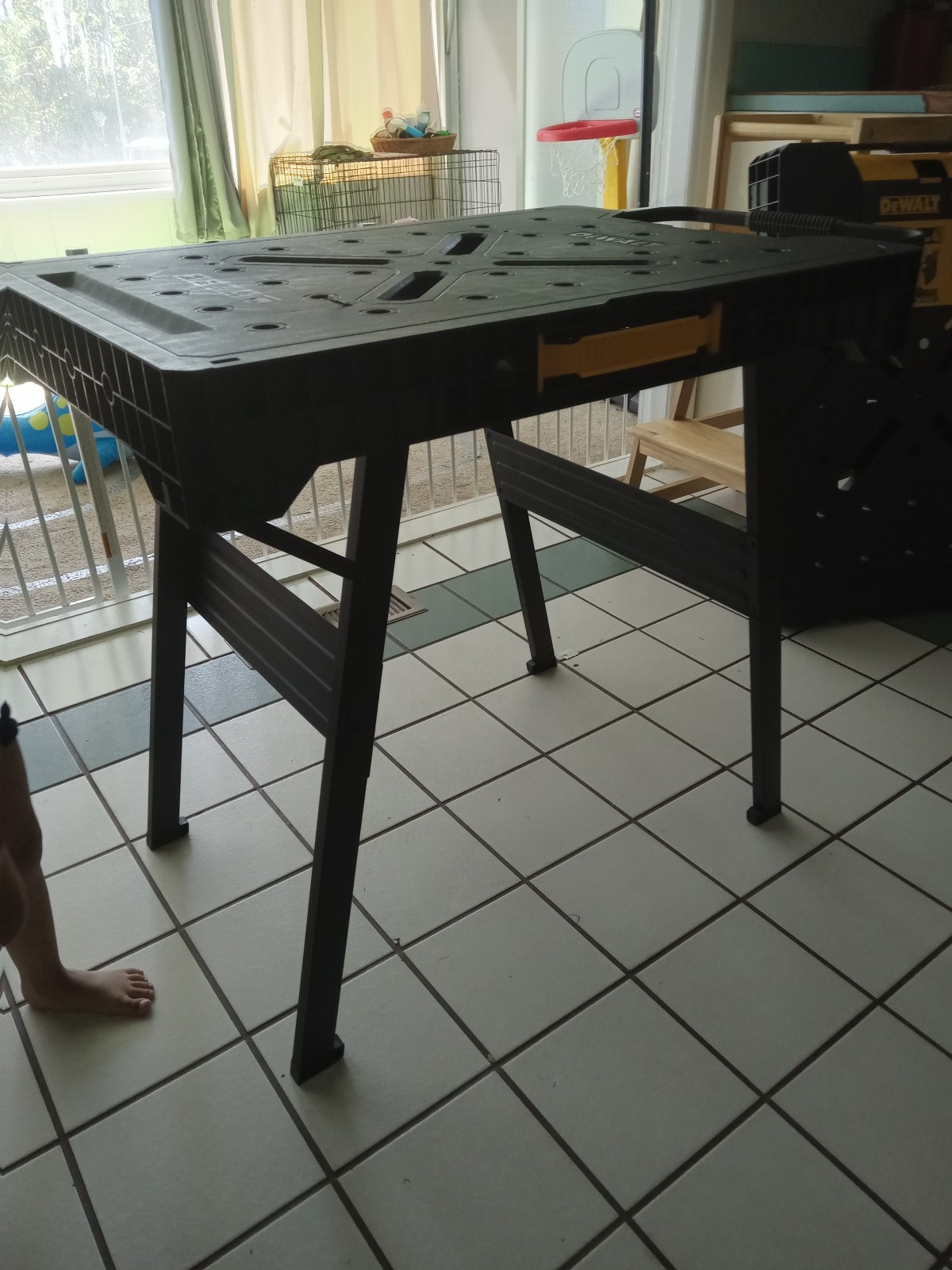DEWALT EXPRESS FOLDING WORKBENCH Desks
