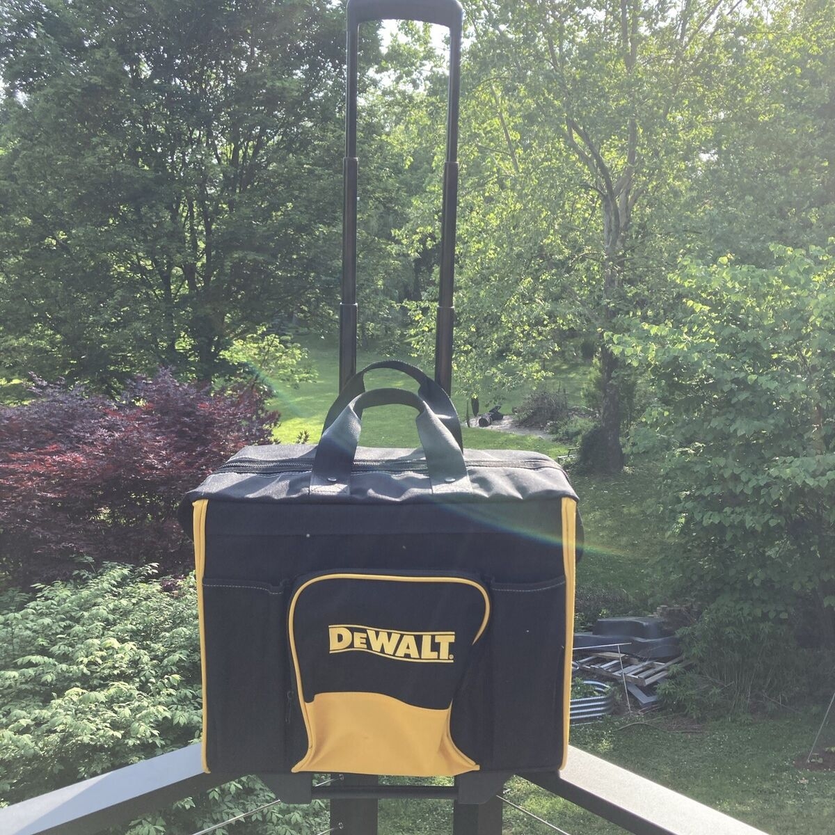 DEWALT ROLLING TOOL BAG 18