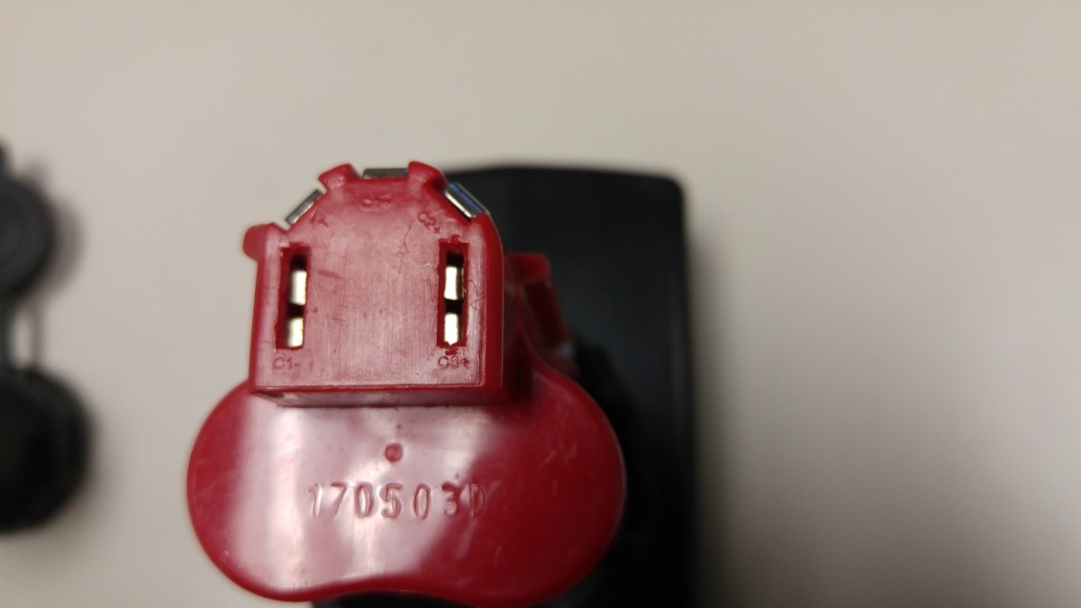 milwaukee m12 battery positive and negative