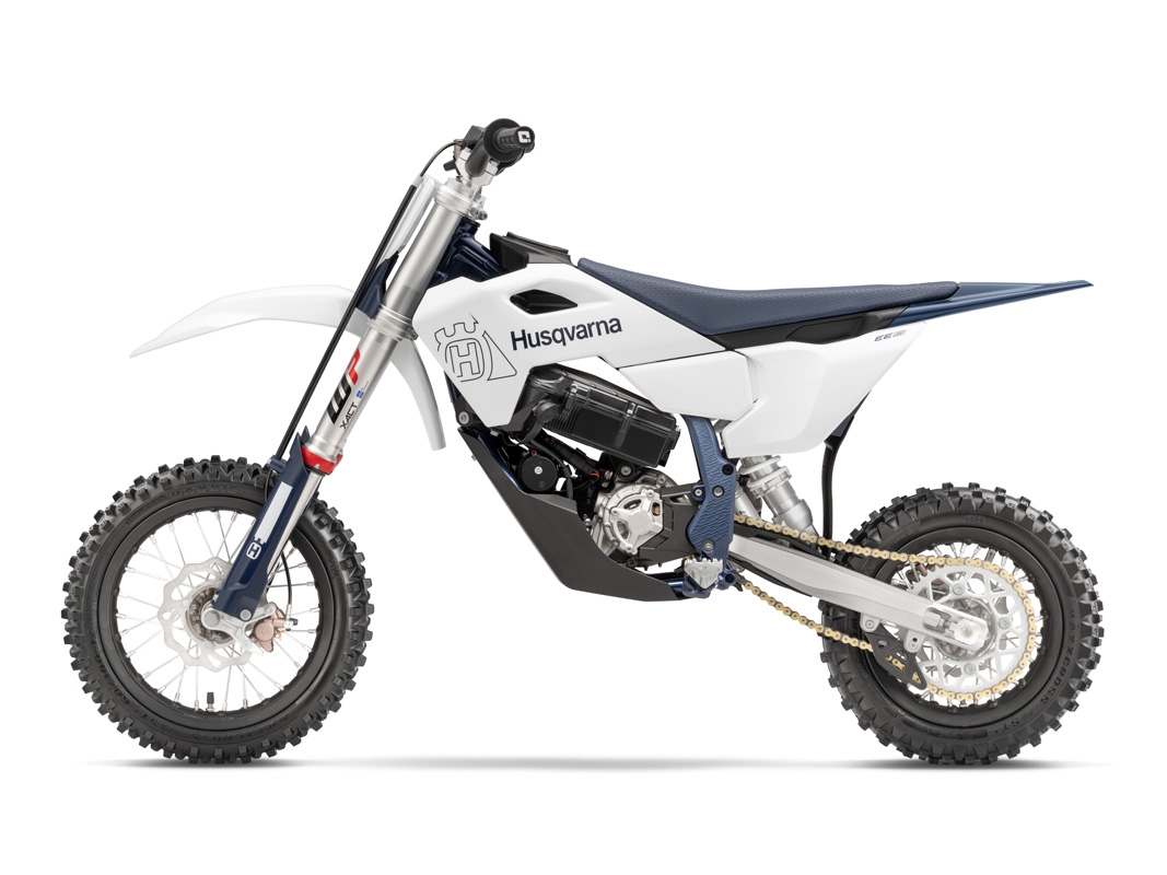 First Look Husqvarna s New 2025 EE 5 Electric Kids Dirt Bike