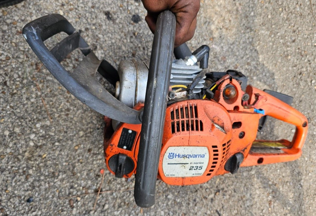 235 husqvarna chainsaw