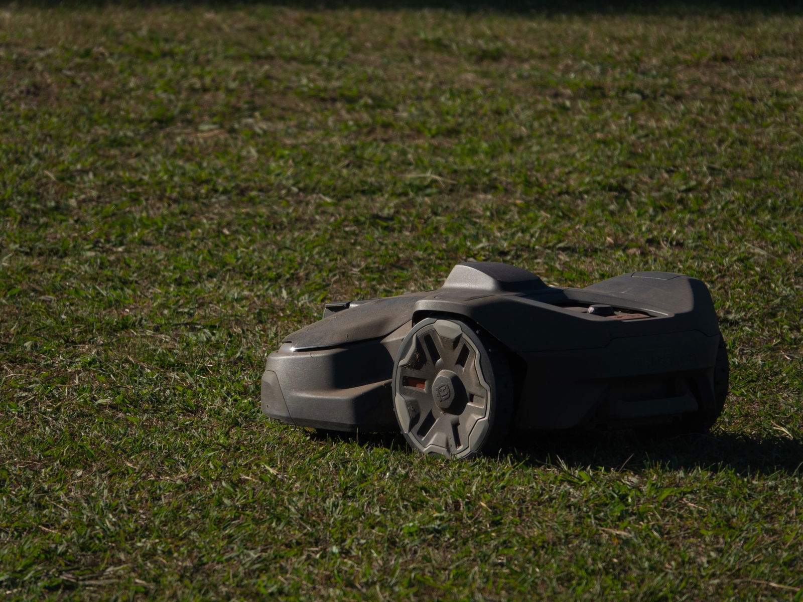 Husqvarna Automower 430X NERA With Husqvarna EPOS Review The Robot Lawnmower For A Larger Property