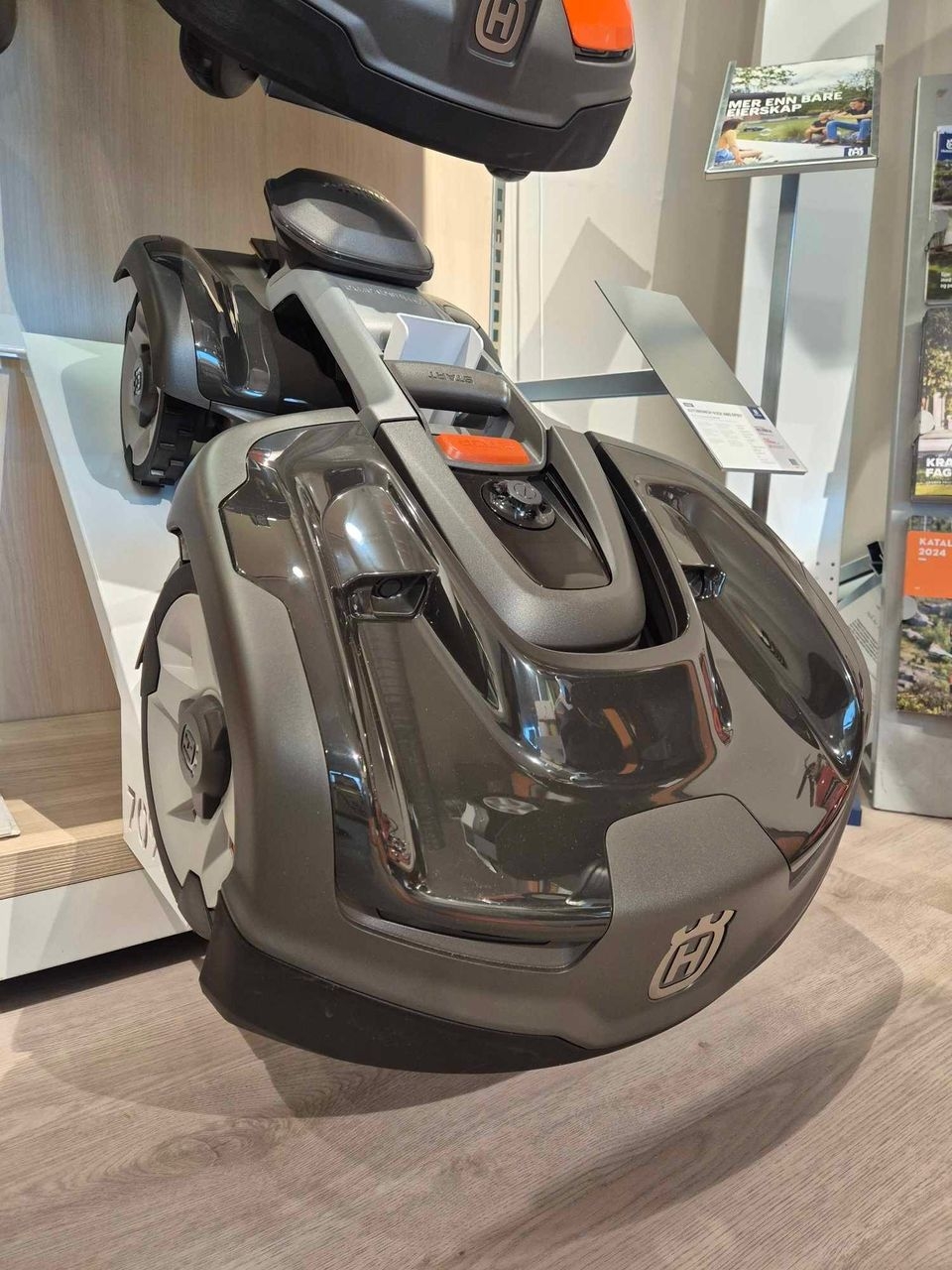 Husqvarna Automower 435x AWD Epos Kabelfri Robotklipper P Lager Www caro no FINN torget