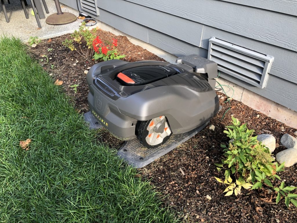 Husqvarna Automower Is A Robot Lawnmower For Your Backyard Dad Logic
