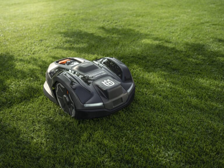 Husqvarna Reveals New Wireless Robot Lawn Mowers Automower 305E NERA 405XE NERA And 435X AWD NERA NotebookCheck News