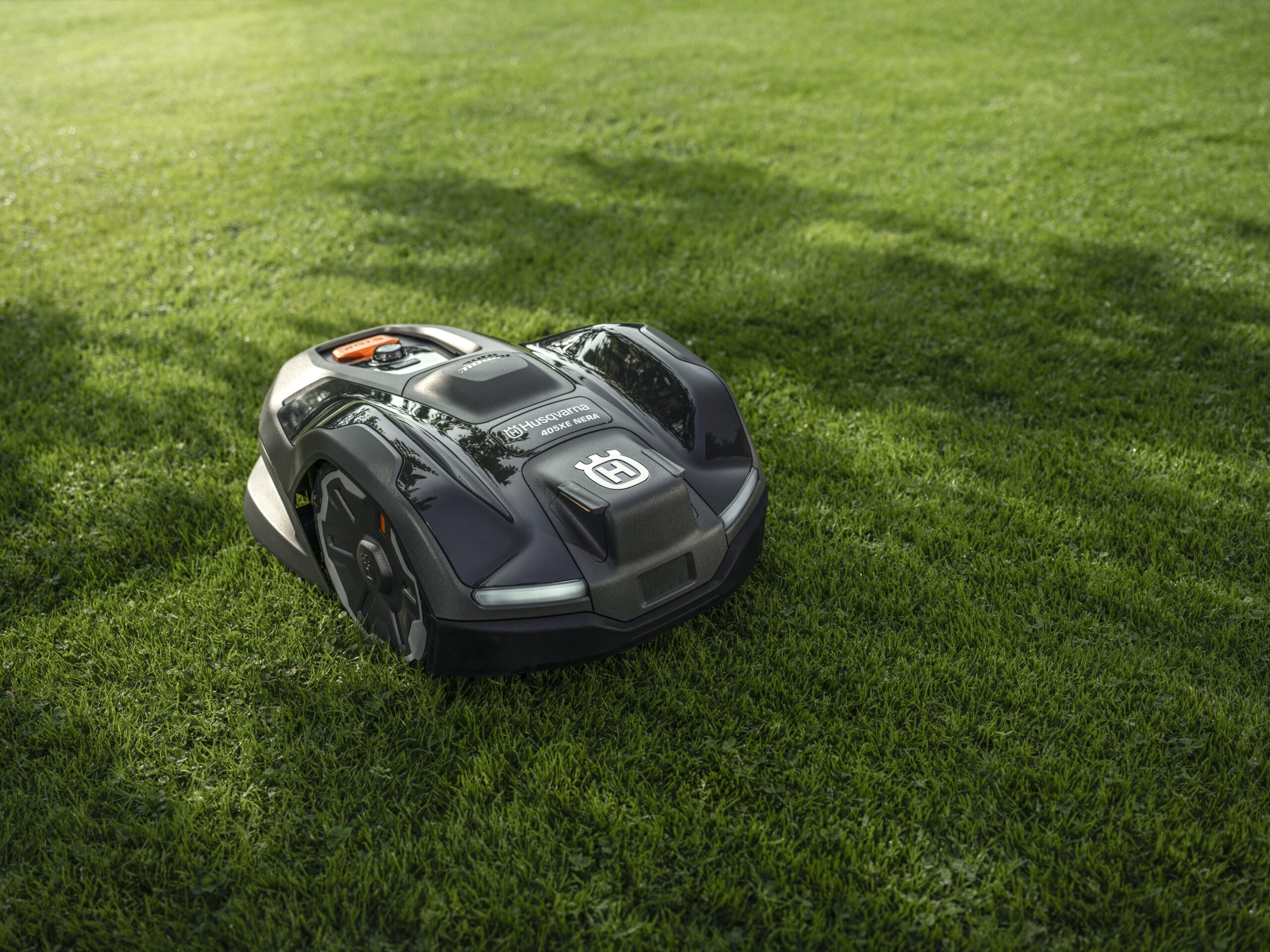 Husqvarna Reveals New Wireless Robot Lawn Mowers Automower 305E NERA 405XE NERA And 435X AWD NERA NotebookCheck News
