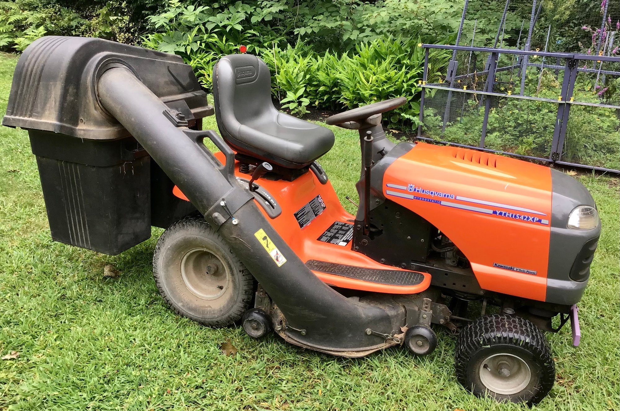 Husqvarna Riding Lawn Tractor With Bagger 1930414 Auctionninja