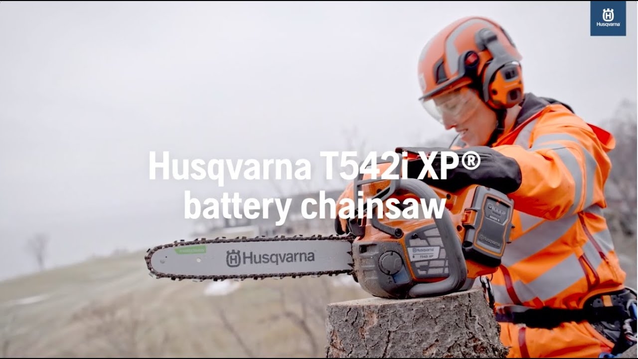 Husqvarna T542i XP The World s First Battery Chainsaw With A Clutch YouTube