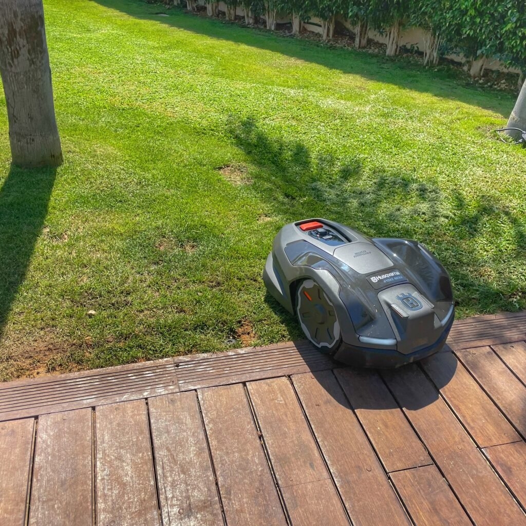 Installation Of The New Husqvarna Automower 410XE Nera Jardiner a Vigil Navarro