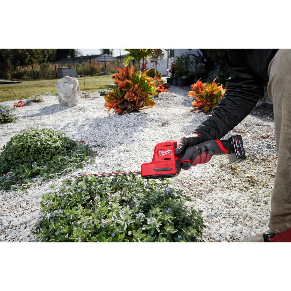 milwaukee hedge trimmer m12