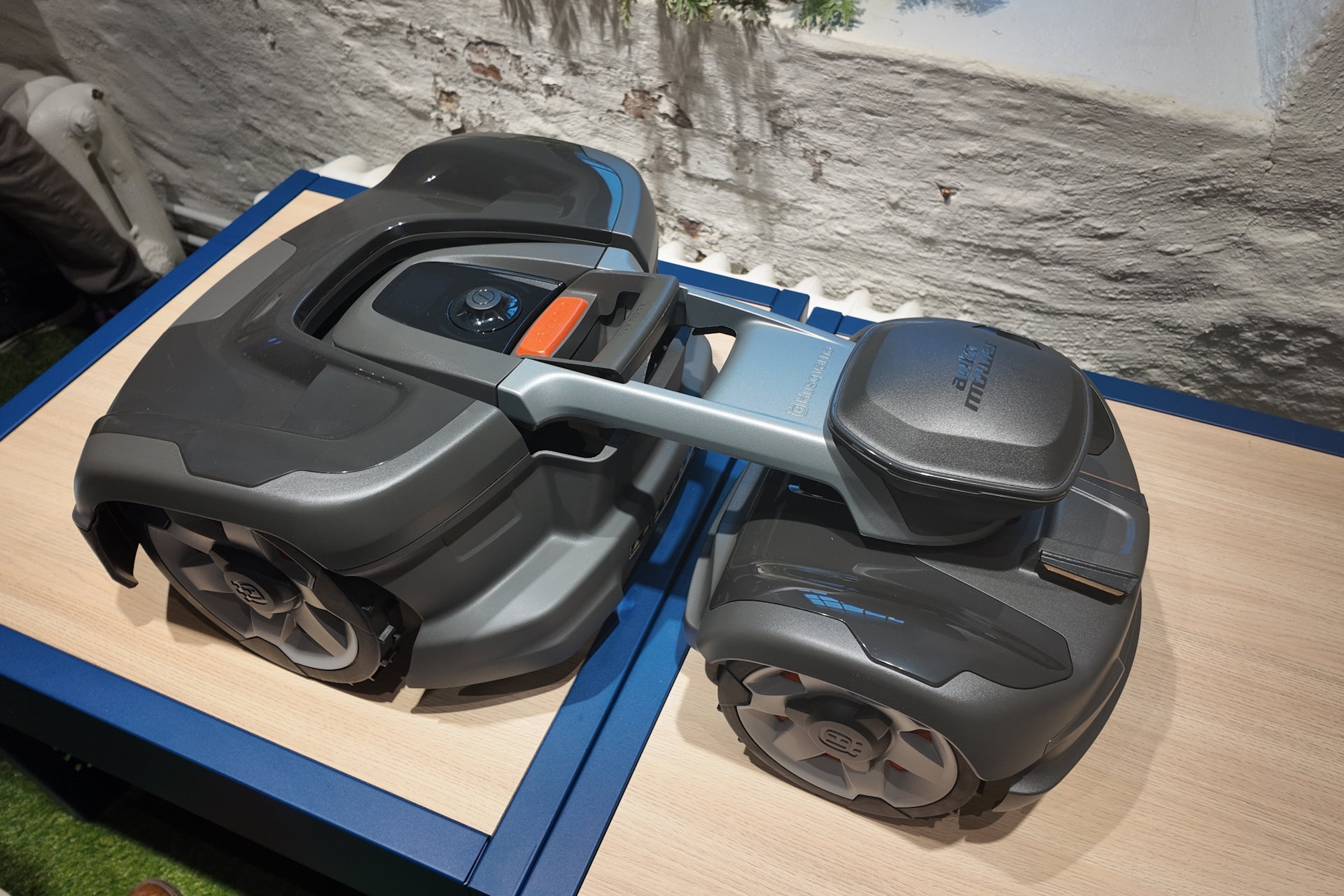 O Nowych Robotach Kosz cych Husqvarna W 2025 I O Tym Co Czyni T Mark Wyj tkow 