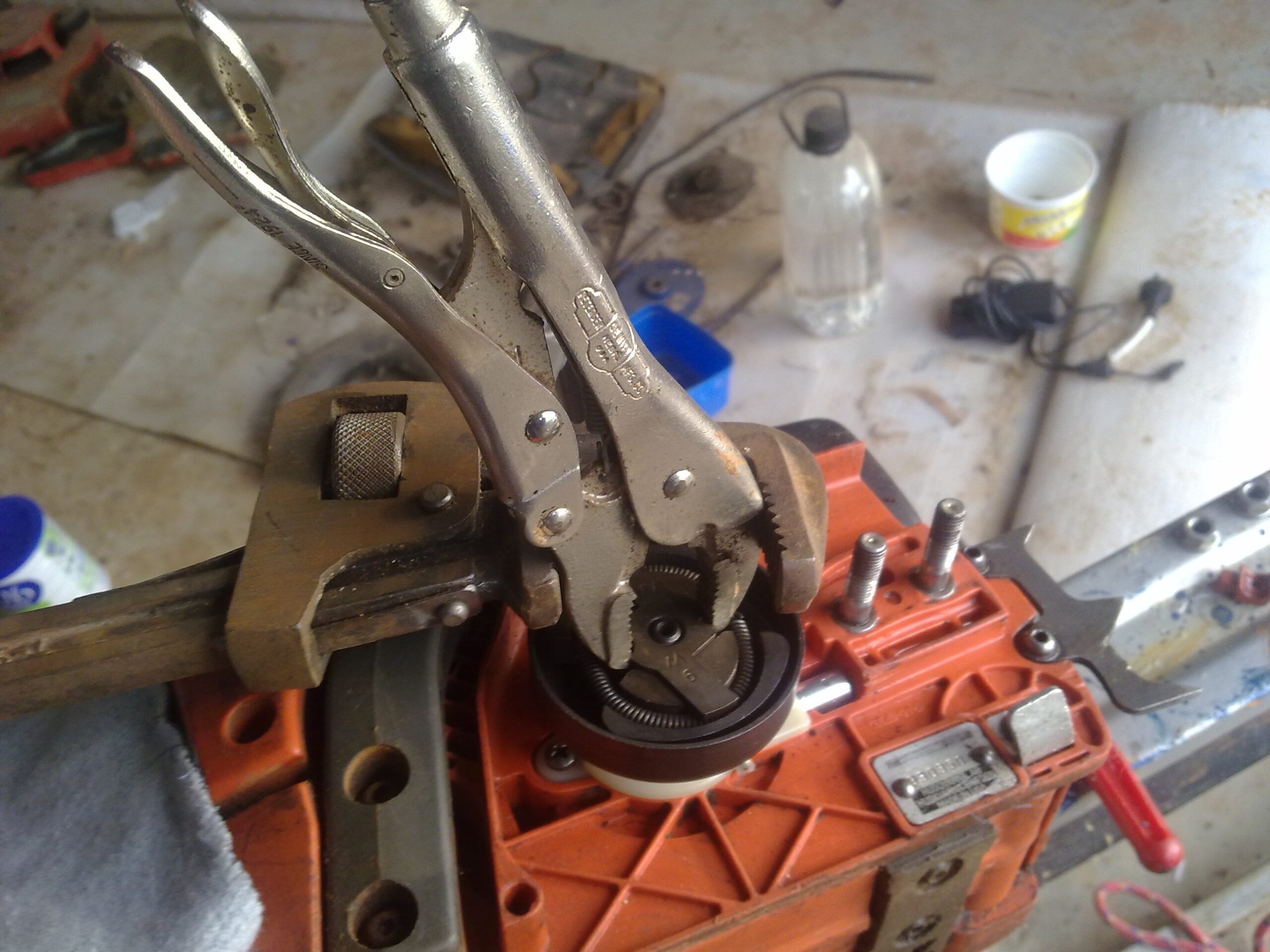 changing a oil filter on husquavvana chainsaw