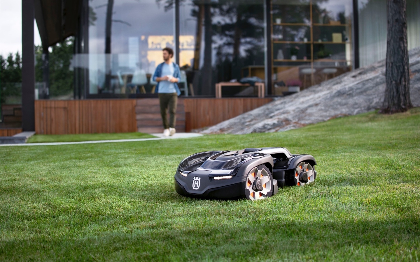 Husqvarna Automower 435X AWD Wins Red Dot Design Award Internaco Grupo De Empresas